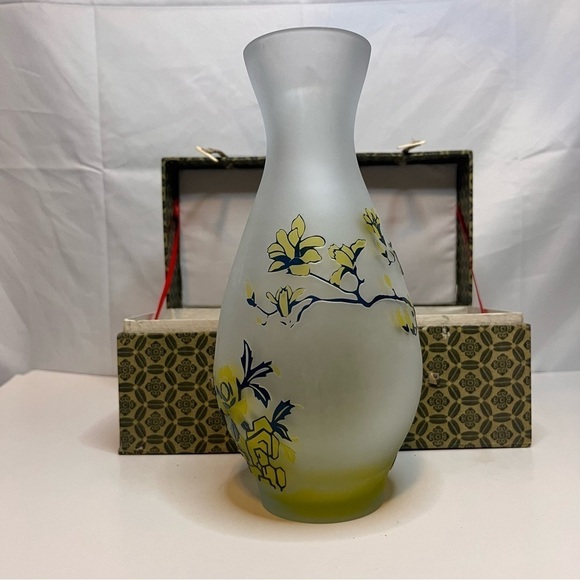 VINTAGE CUNJING Chinese Art Glass, Yellow Vase with Certificate, approx 9 1/2” - Picture 6 of 16